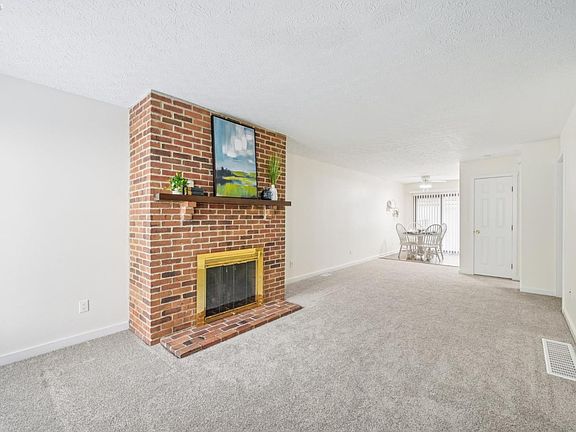 5th image of 342 Saint Andrews Dr