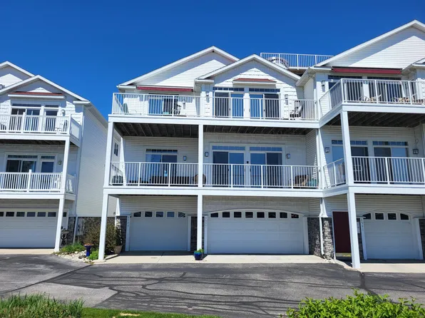 8533 Ellenwood Estates Dr, Montague, MI 49437