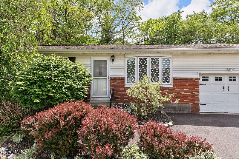 4th image of 102 Evans Road