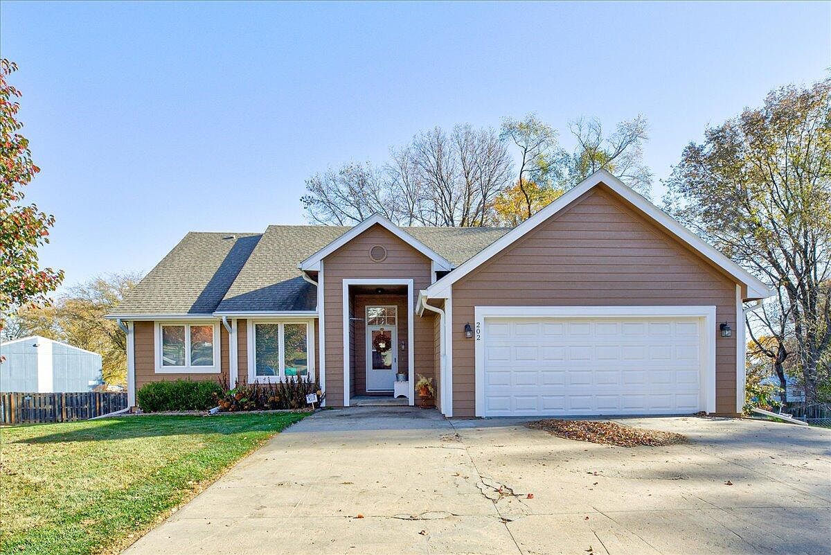 202 Woodbury Cir, Council Bluffs, IA 51503 Zillow