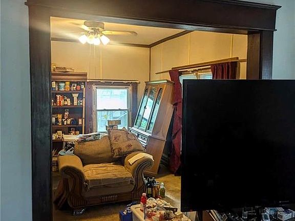 2nd image of 3319 Holmes St