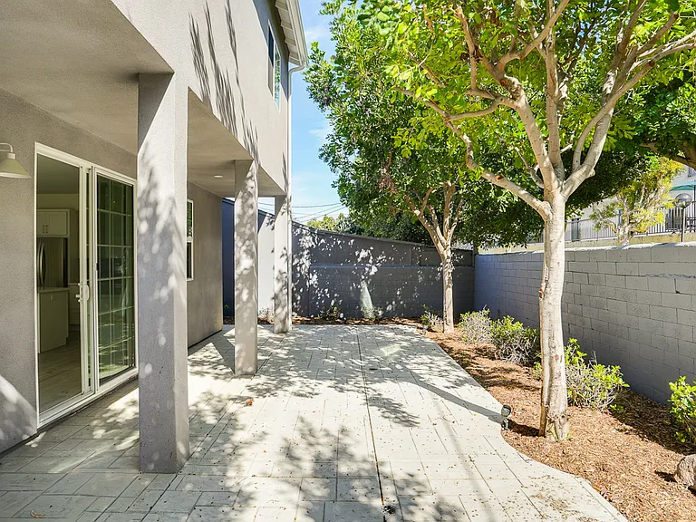 3938 S Victoria Ave — Photo 4