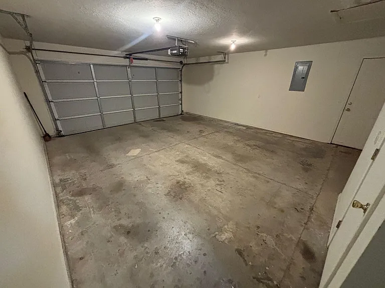 2207 N Burdick St — Photo 2