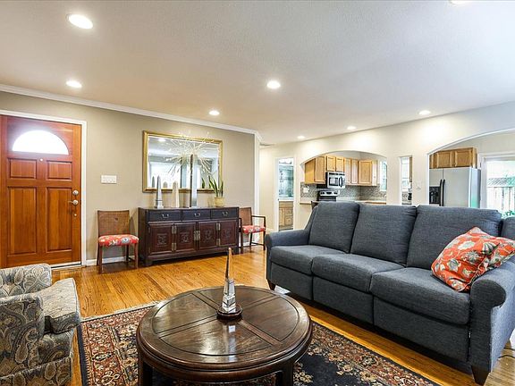 3rd image of 1032 Lovell Ave
