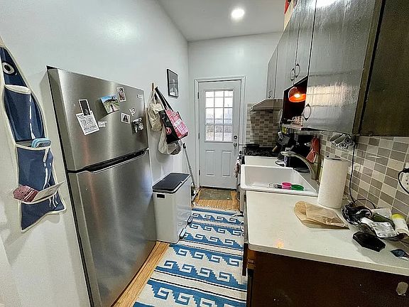 3rd image of 99 Morgan Ave APT 1R