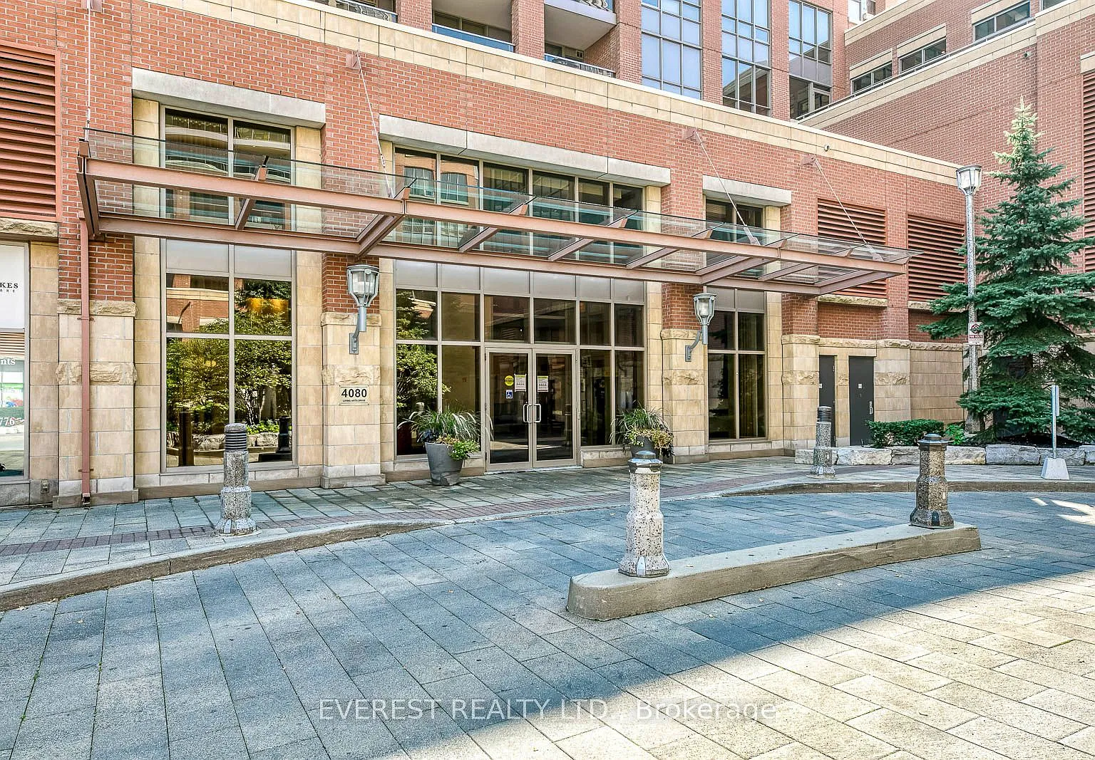 Capital Towers — Photo 4