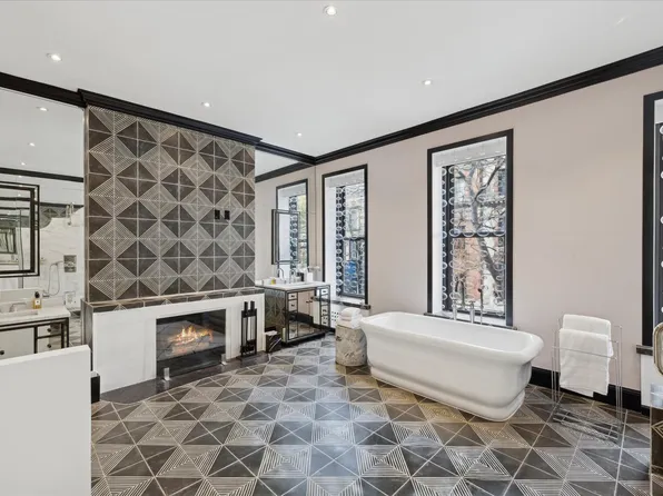 132 East 62nd Street image 14 of 20