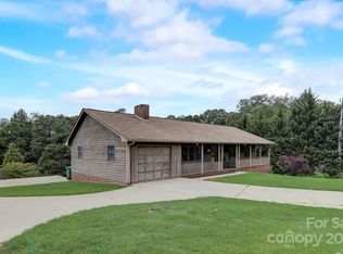 110 Oak Hill Rd, Candler, NC 28715