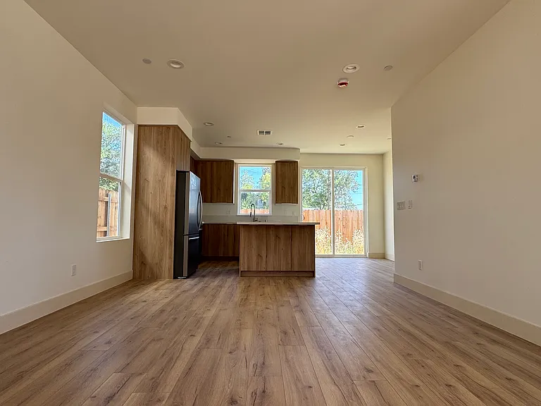 955 Olive Branch Pl — Photo 4