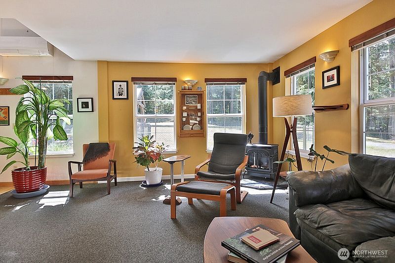 4th image of 6532 Wahl Road