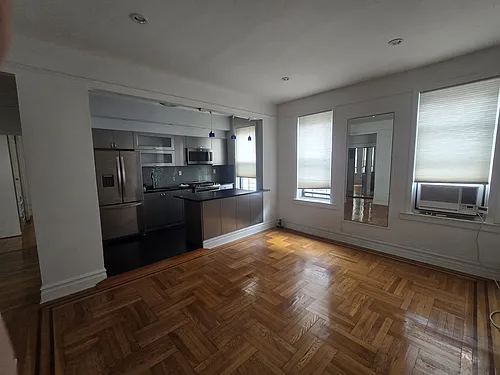 590 Parkside Ave Photo 1