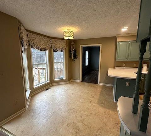 5th image of 315 Lookout Dr