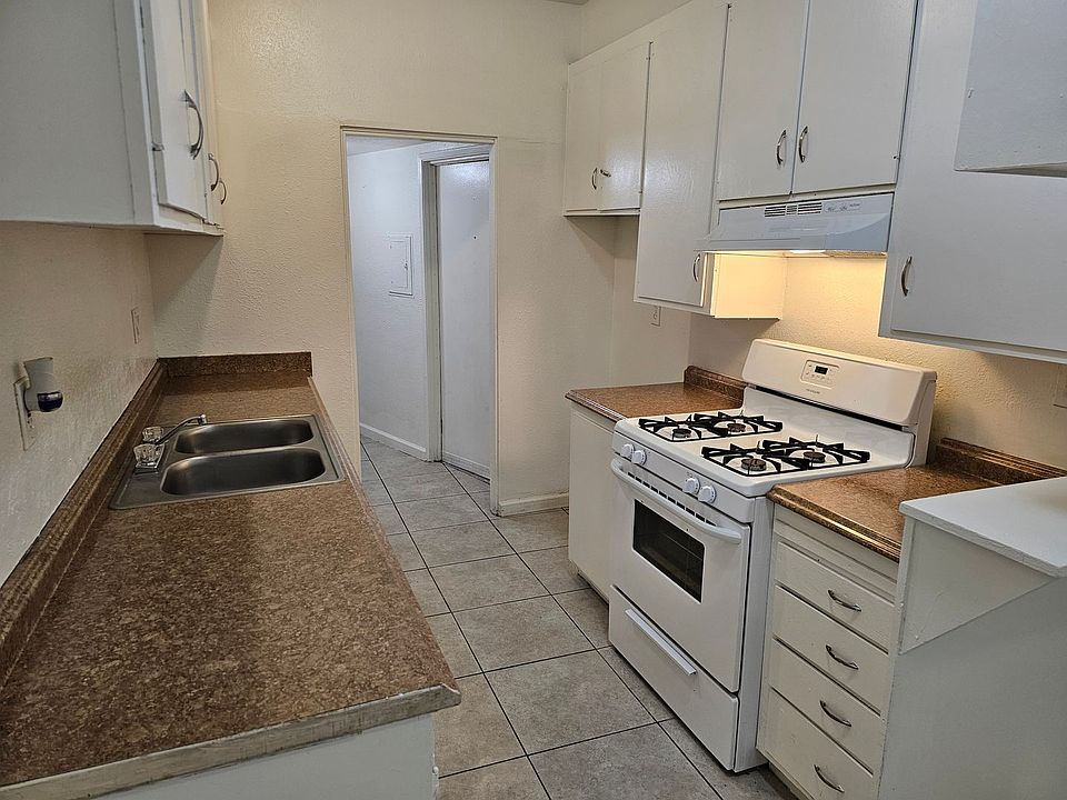 1st image of 2471 Windsor Dr #0