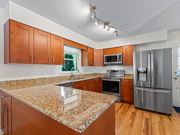2nd image of 204 Rosehaven Dr
