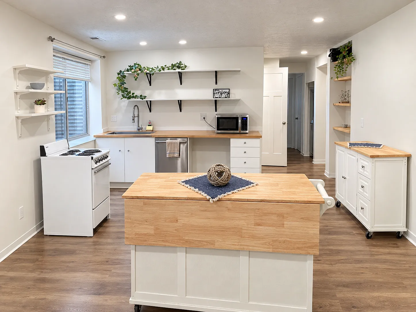 2 bed, 1100 sqft, $1,500 — Photo 3