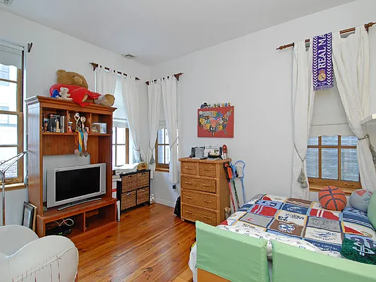 Sold by Sotheby's International Realty | media 4