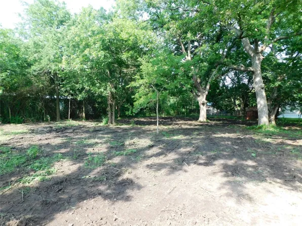 206 S Spencer St, Wolfe City, TX 75496