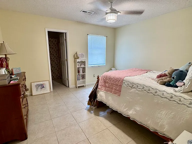 233 Wyndham Cir #A — Photo 10