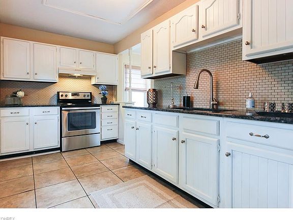 3rd image of 387 Sieber Ave