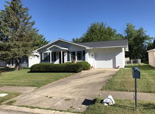 1027 Oxford Ct, Charleston, IL