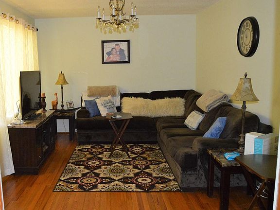 3rd image of 227 Crescent Dr