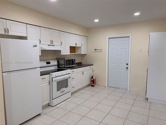 5th image of 6050 SW 34th St #1