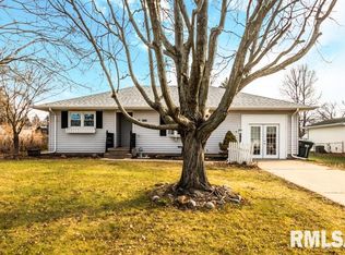 300 Elmhurst Dr, Washington, IL 61571