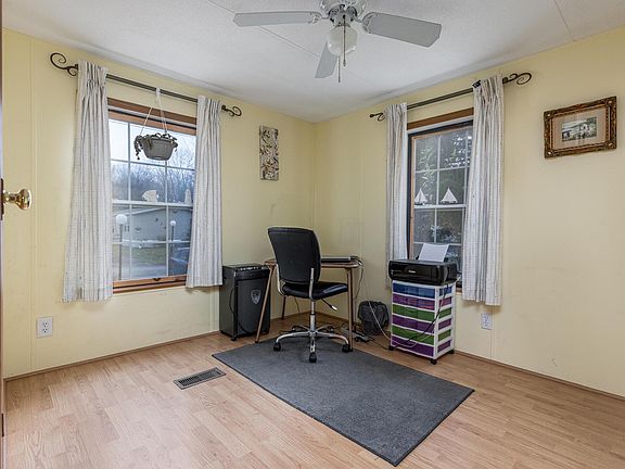 5th image of 18 Rockland Dr