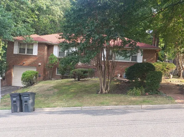 2402 Fairlawn St, Temple Hills, MD 20748