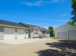 593 4th Ave SE, Wells, MN 56097