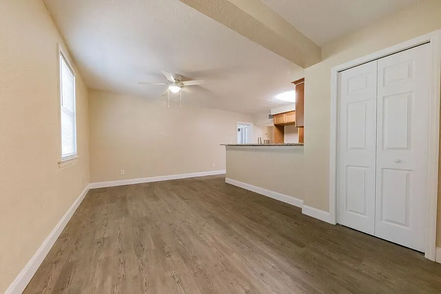 638 W Central Avenue — Photo 3