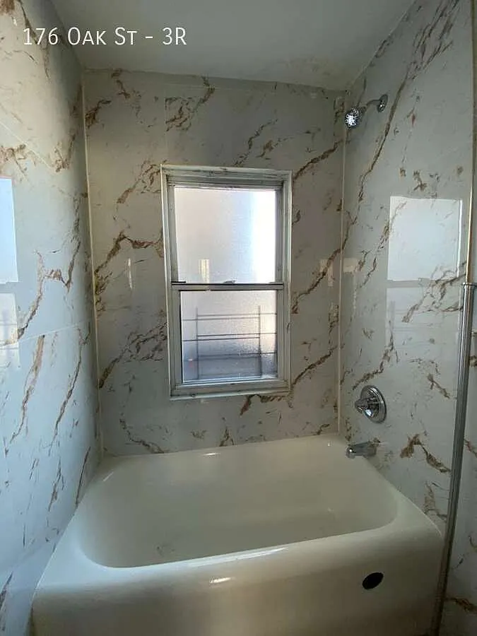 3 bed, $2,700 — Photo 2