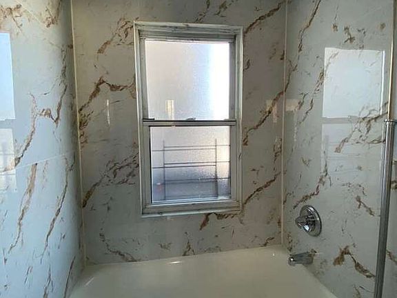 2nd image of 176 Oak St APT 3R