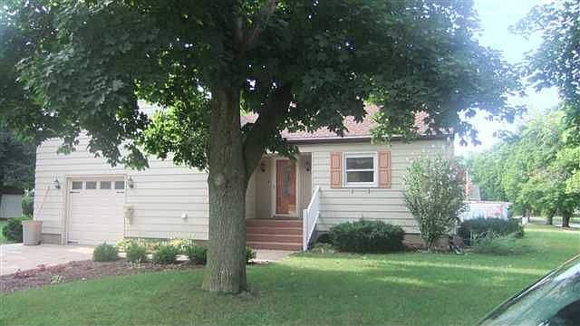 2nd image of 624 S Division St