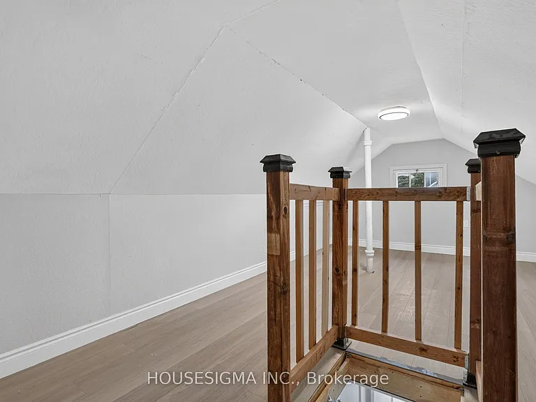 342 Carlton St — Photo 23
