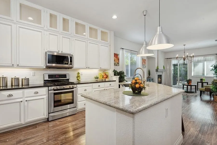 3 bed, 1693 sqft, $3,200 — Photo 3