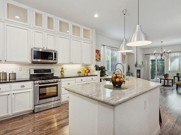 3rd image of 46 Diggins Dr