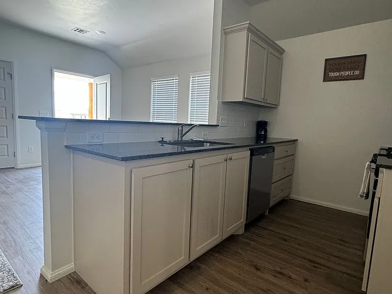 1323 SW Oklahoma Ave — Photo 4