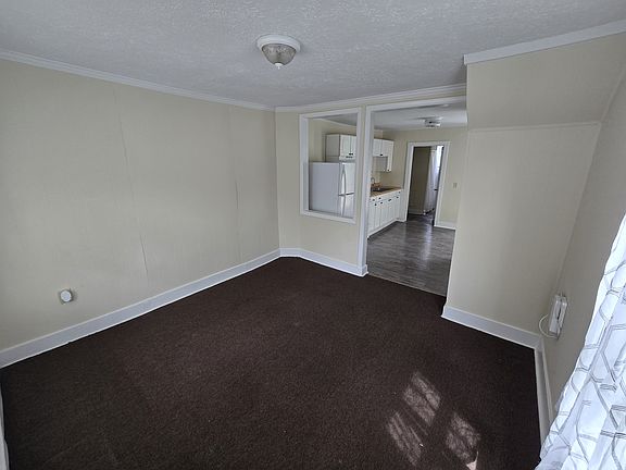 2nd image of 318 Woodstock Ln