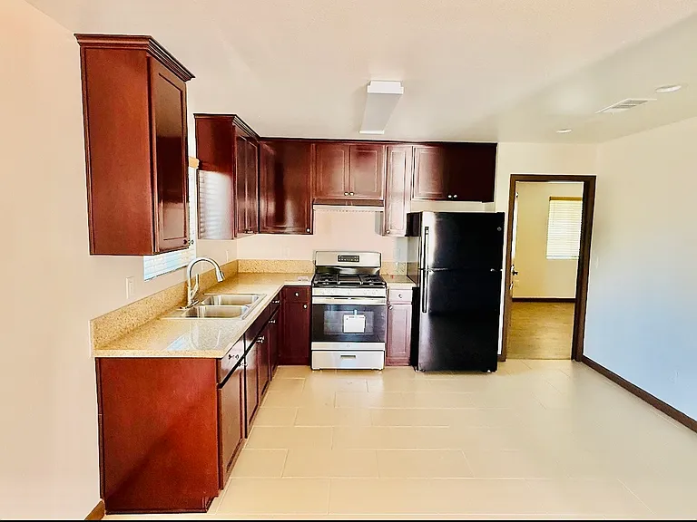 816 E 109th Pl — Photo 9