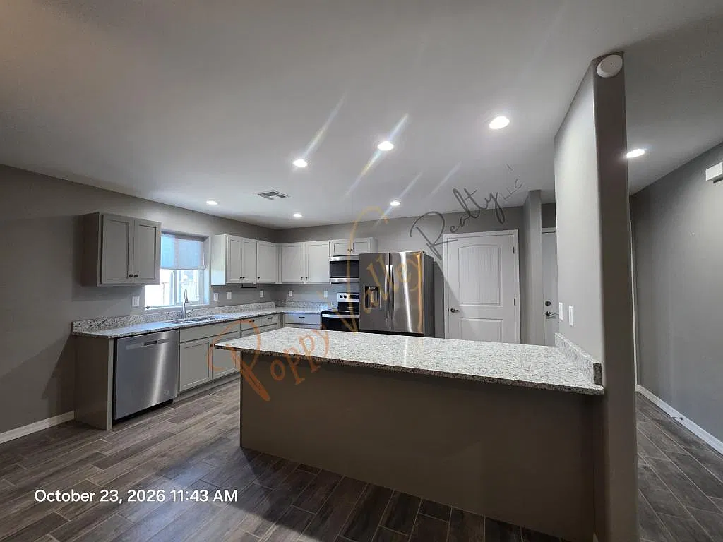 1745 Potter Ave — Photo 4