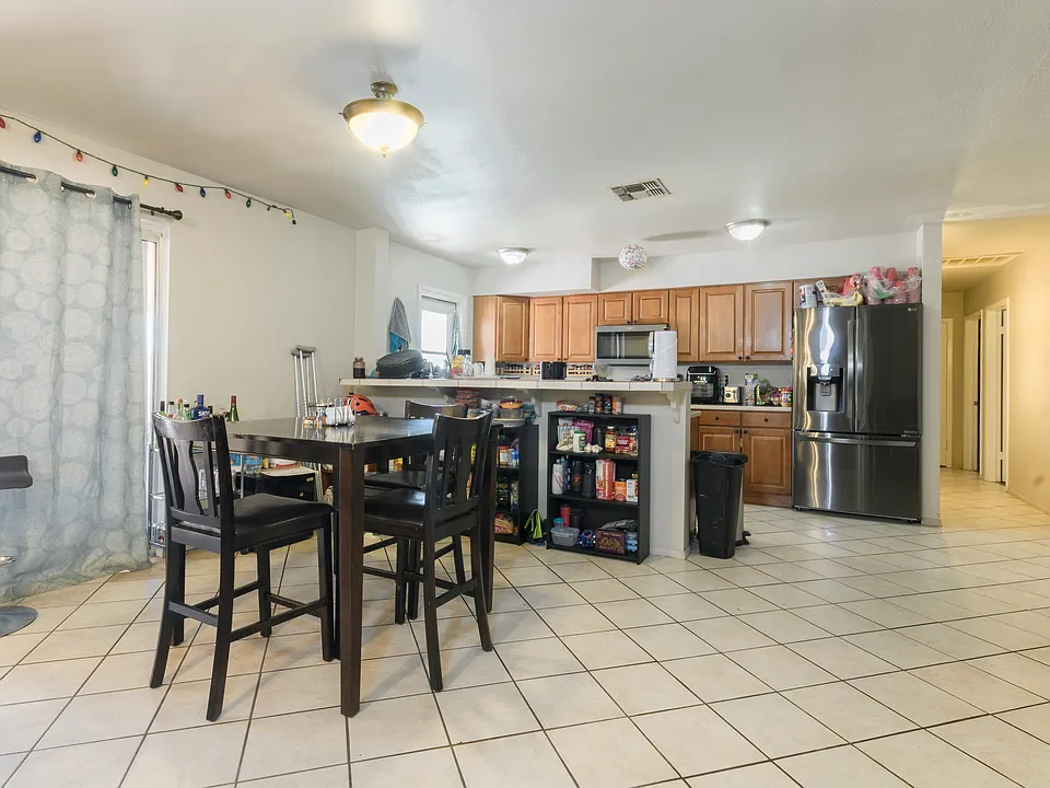 127 W Erie Dr #1