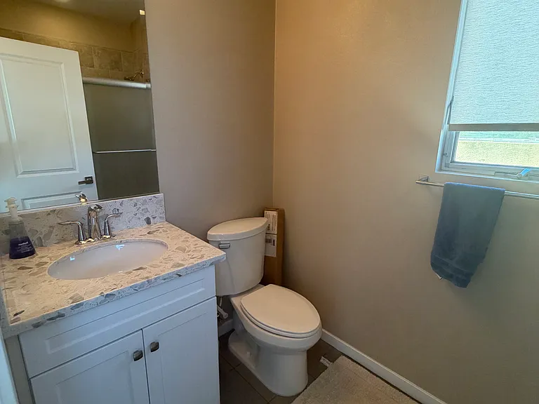 3rd floor full bathroom