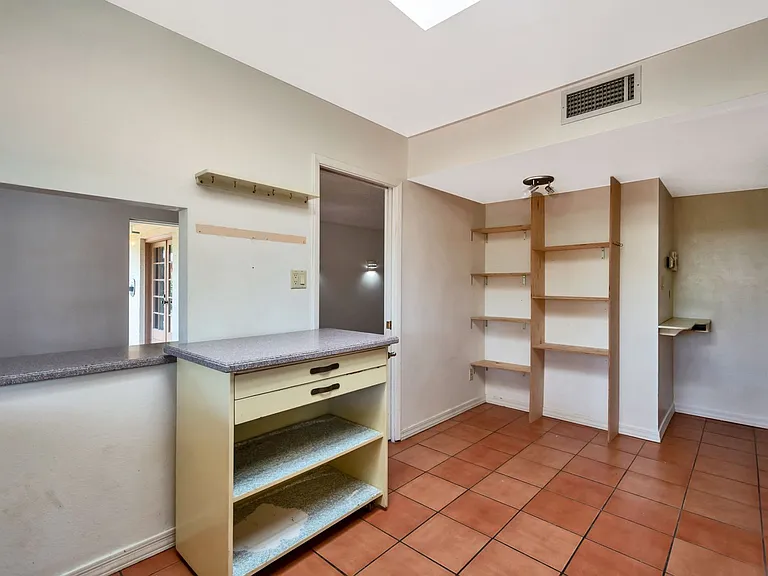 525 E Alameda Dr — Photo 10