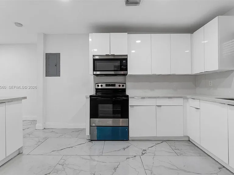 4530 SW 25th St — Photo 7