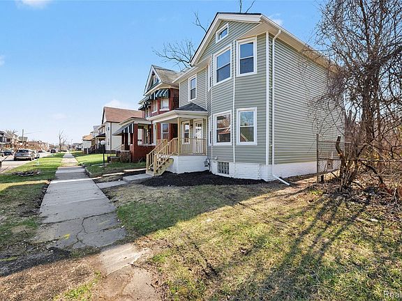 3rd image of 3493 Baldwin St
