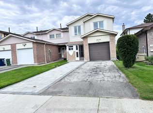 193 Silver Springs Blvd #5, Toronto, ON M1V 1G5