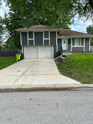 402 Pacific Dr Photo 1