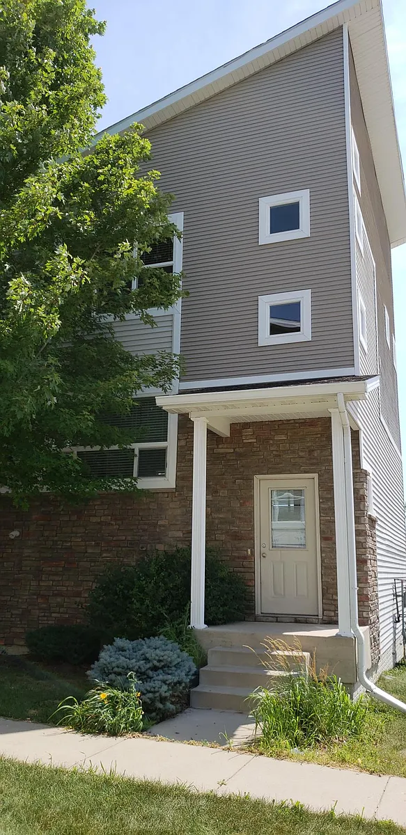 Building Photo - 301 SE 11th St #903