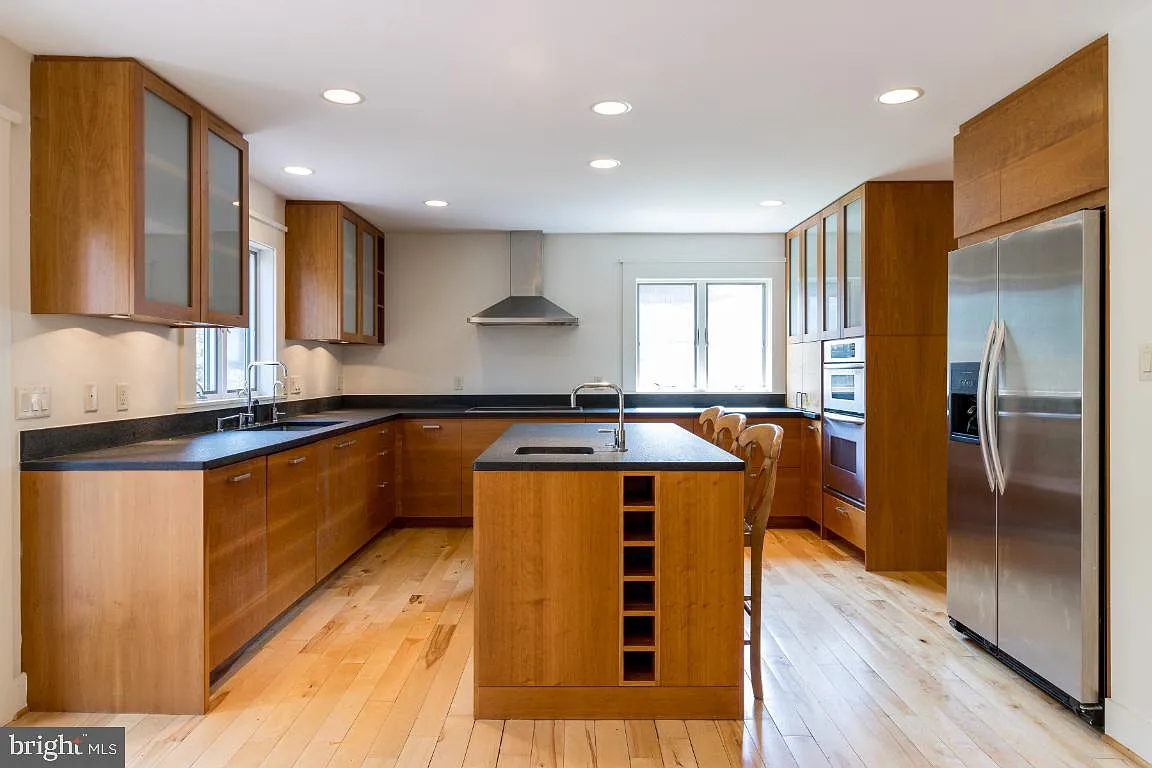4 bed, 3.5 bath, 2860 sqft, $4,800 — Photo 3
